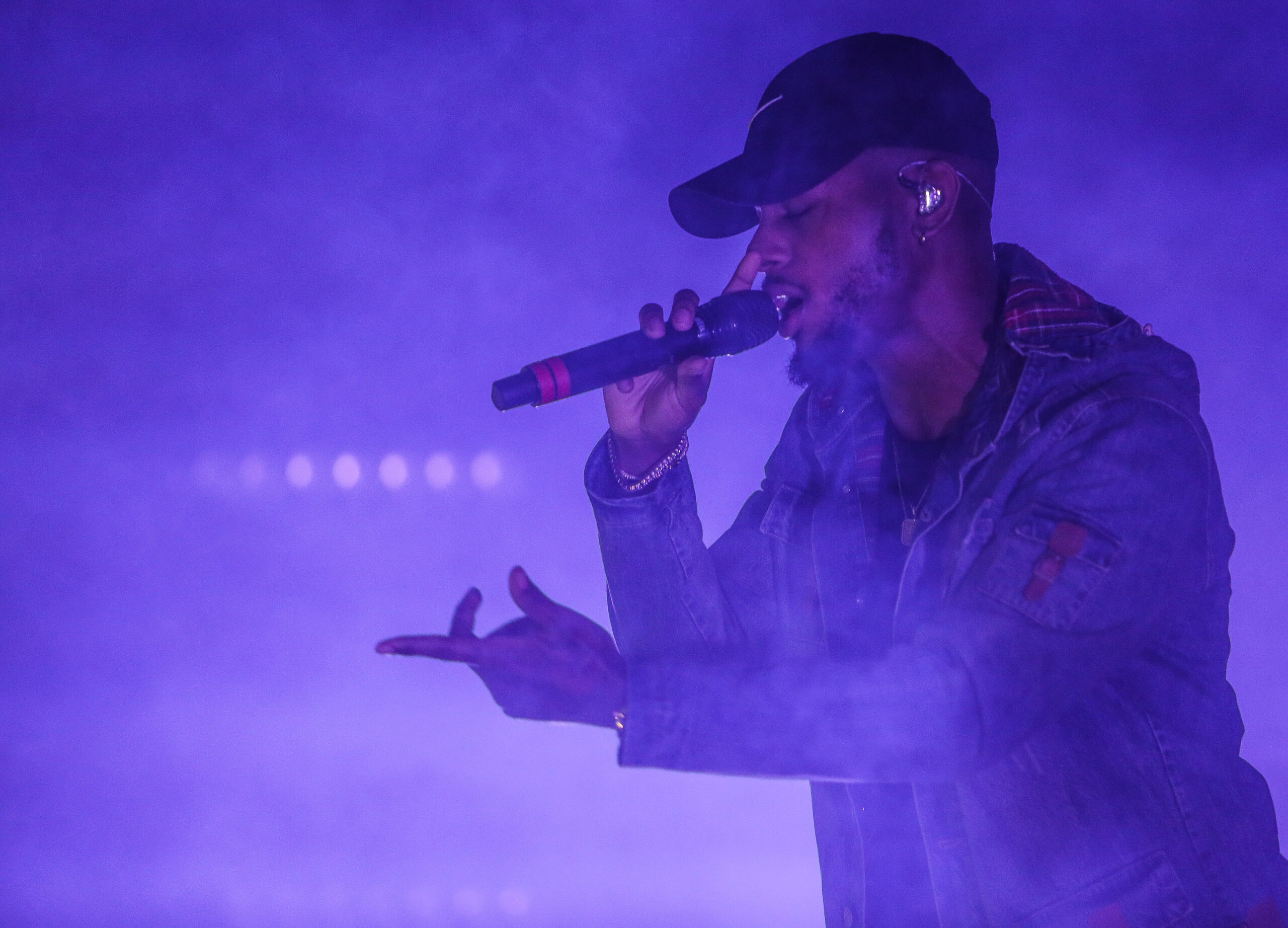 Bryson Tiller is bringing The NeoSoul Trap Tour to Hollywood Casino Amphitheatre.